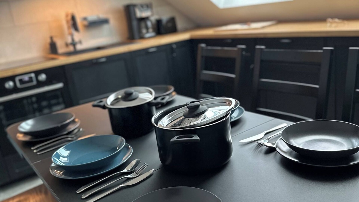 Ludwigsfelde Apartment | Modern vacation apartment - ideal for families and fitters