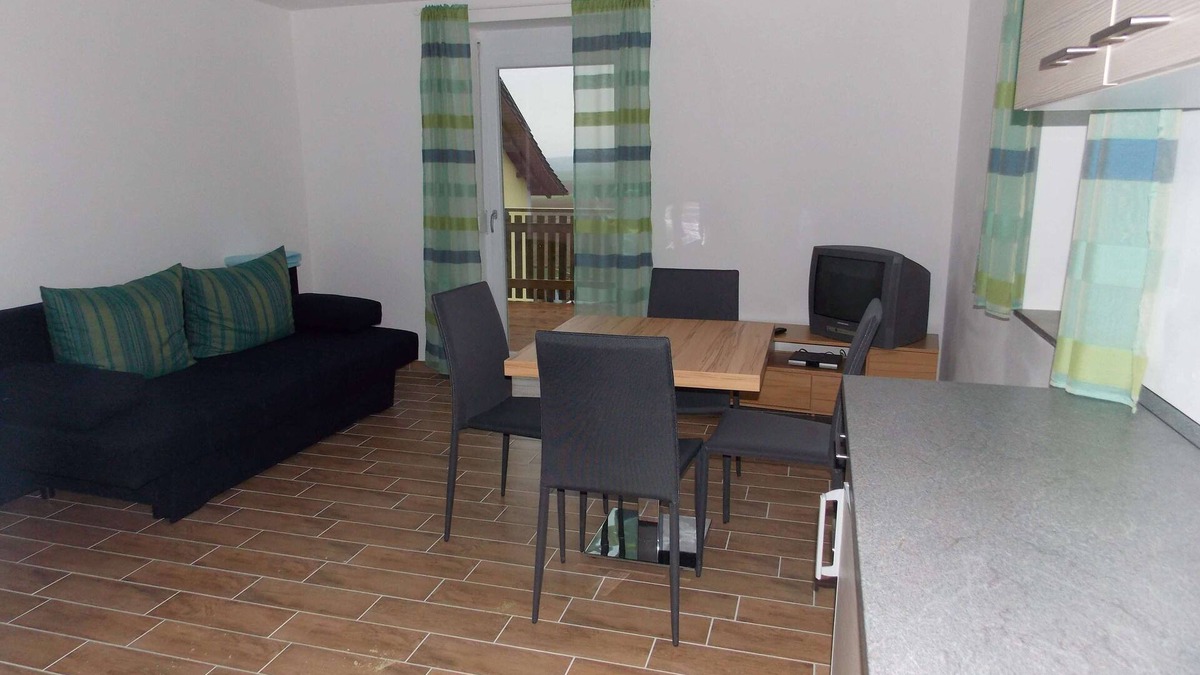 Rottingen Apartment | Modern vacation apartment with kitchen