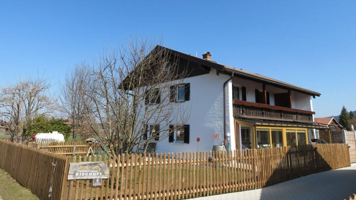 Halblech Condo | Modern vacation apartment on the edge of the Alps offers space for 4 people, dog welcome