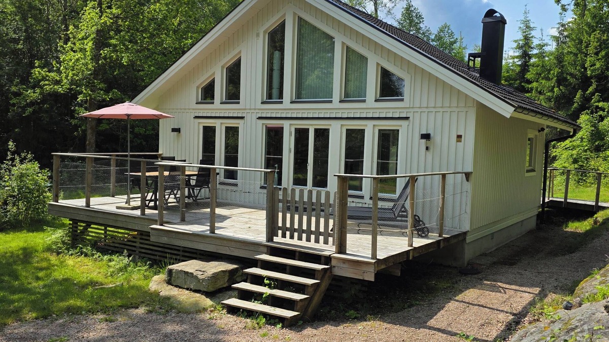 Bredaryd House | Modern vacation home on the Bolmen