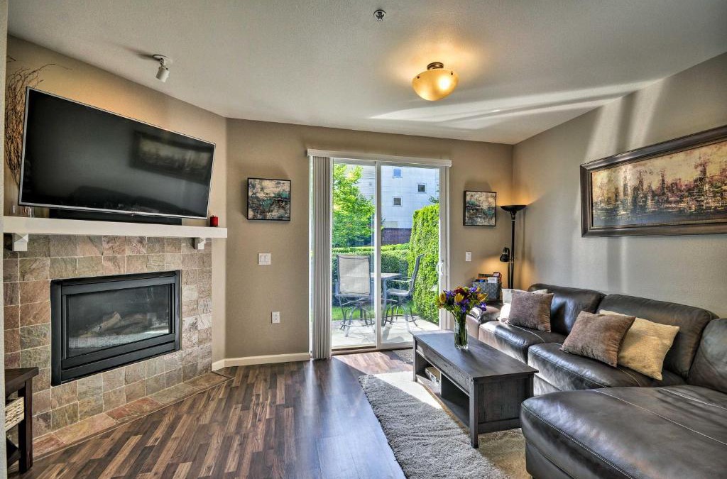 Hough House | Modern Vancouver Townhome - Right on Main St!