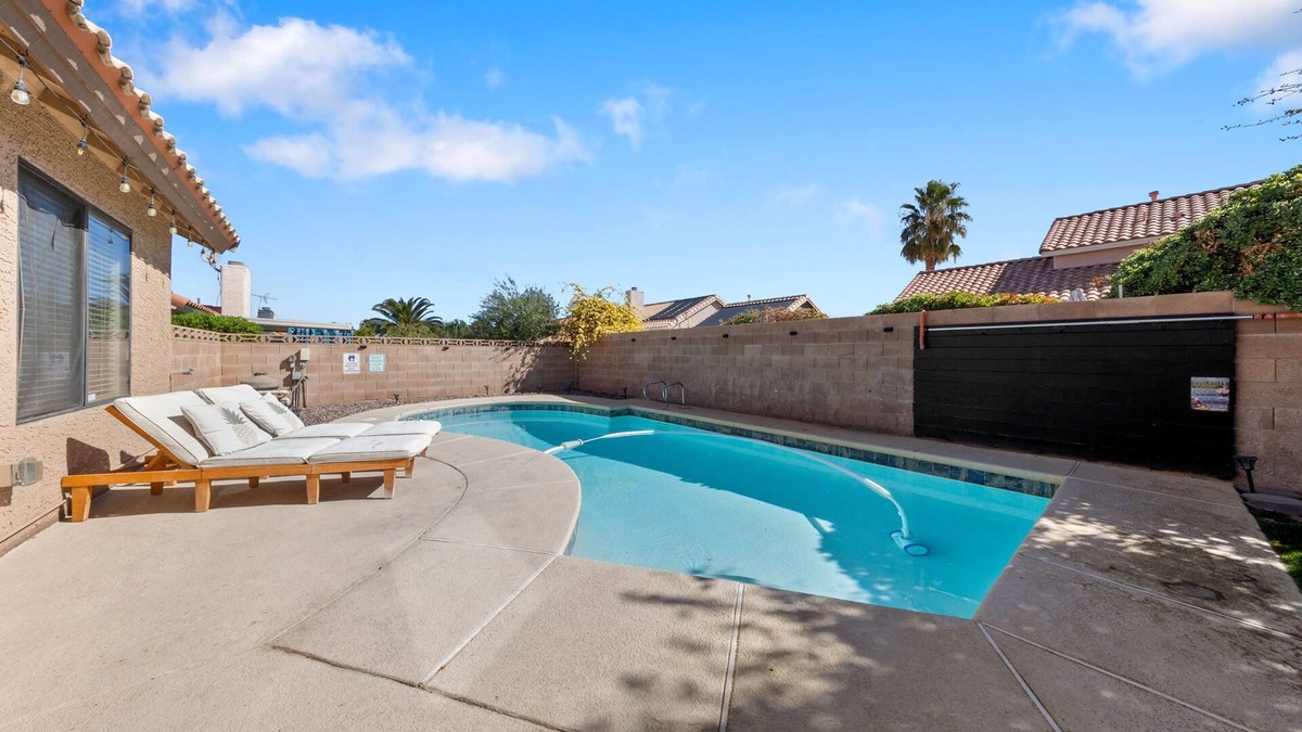 Paradise House | Modern Vegas Home- Prime Location, Full Amenities