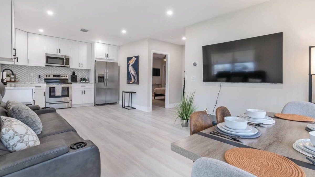 Lake Ridge Apartment | Modern Victoria Park Retreat | 30+ Night Stays Only