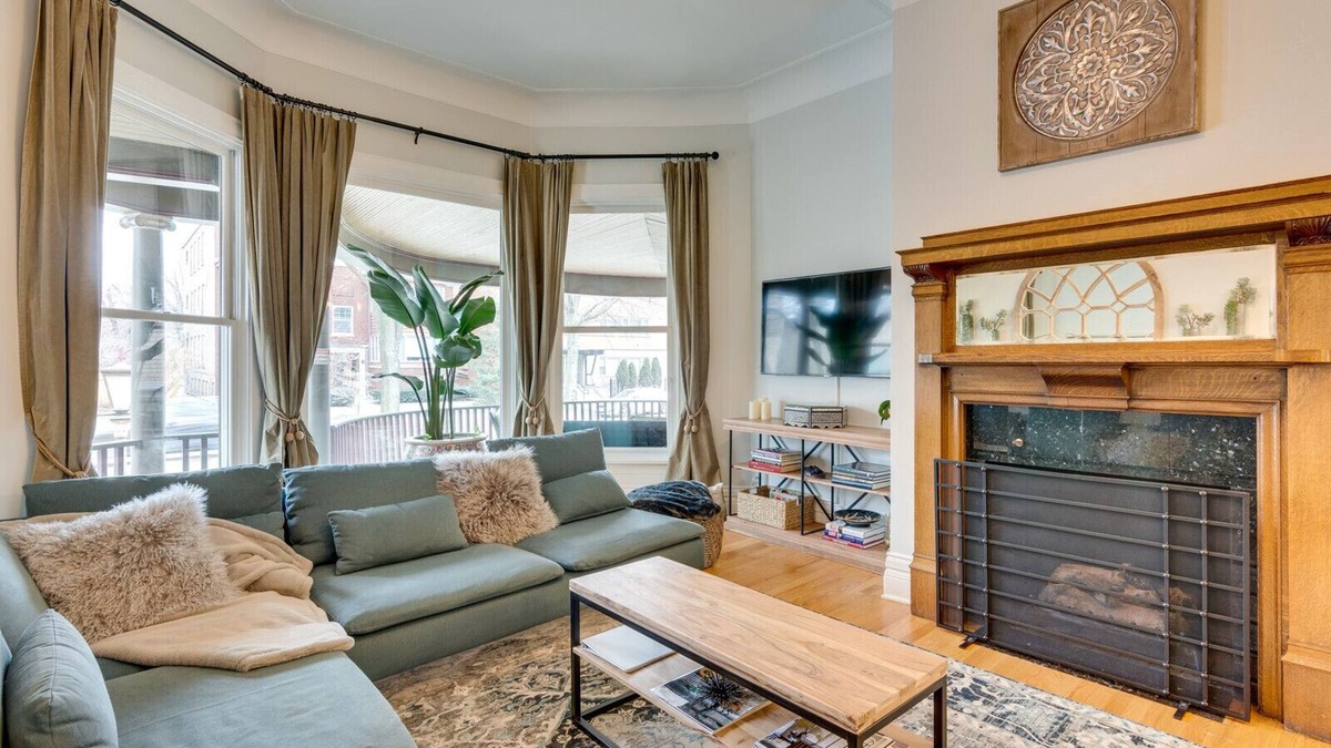 Oak Park Apartment | Modern Victorian With Old World Charm