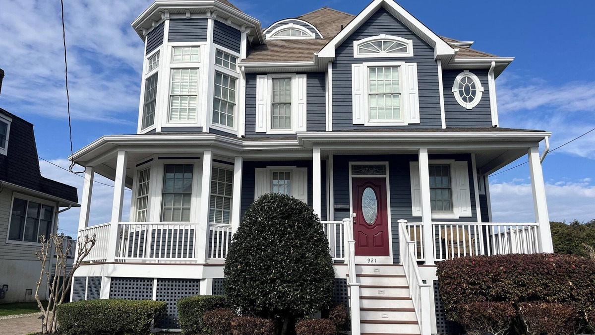 Cape May House | Modern Victorian, within town center, 2 blocks to beach, minutes walk to mall.