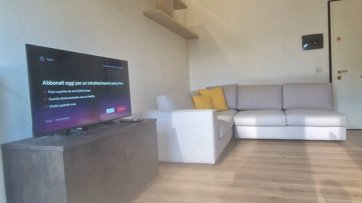 Viggiu Apartment | Modern Viggiù Suite Home