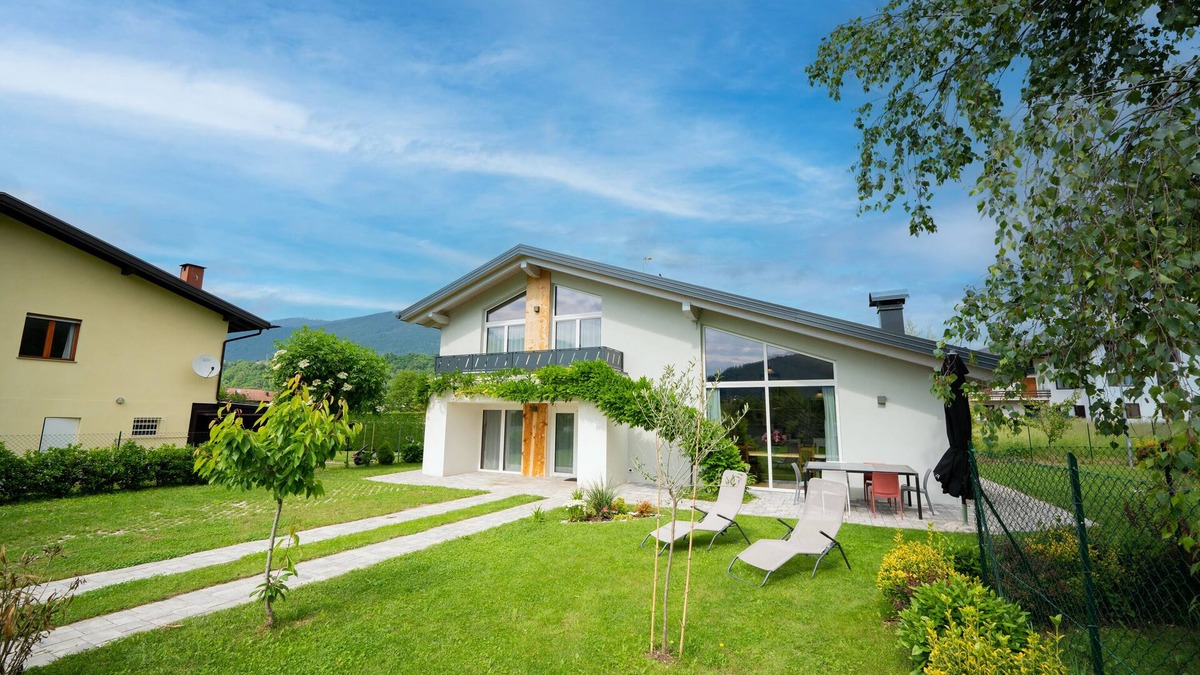 Caldonazzo Villa | Modern villa with hot tub for exclusive use, dogs welcome.