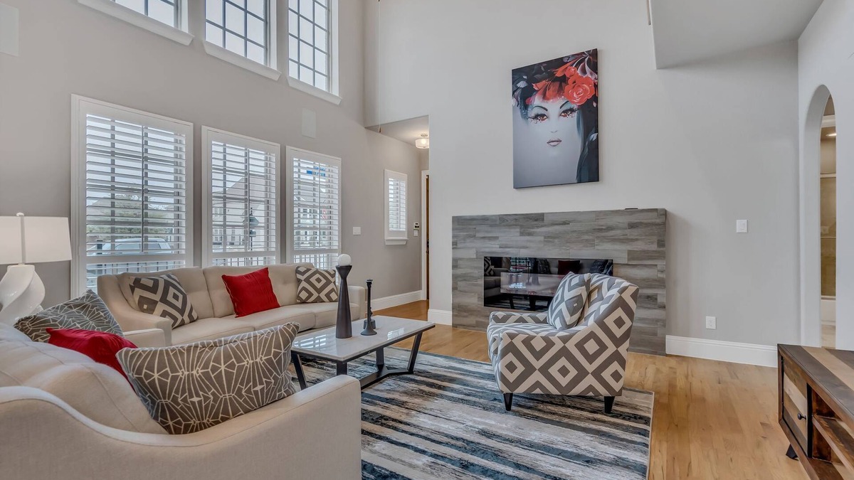 Flower Mound Villa | Modern Villa <10 mins DFW Airport. Walk to Restaurants. Pet-Friendly.