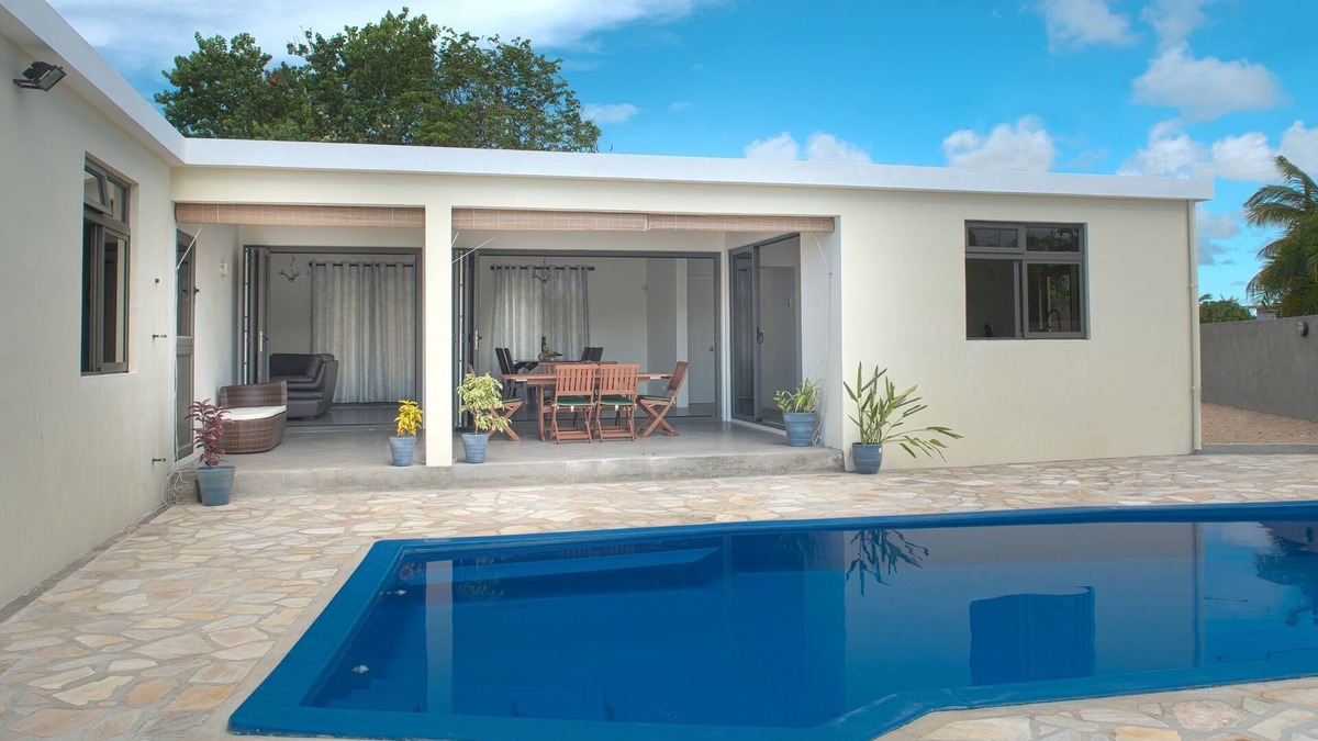 Cap Malheureux Villa | Modern villa 4 bedrooms with en-suite bathrooms pool BBQ beach amenities nearby