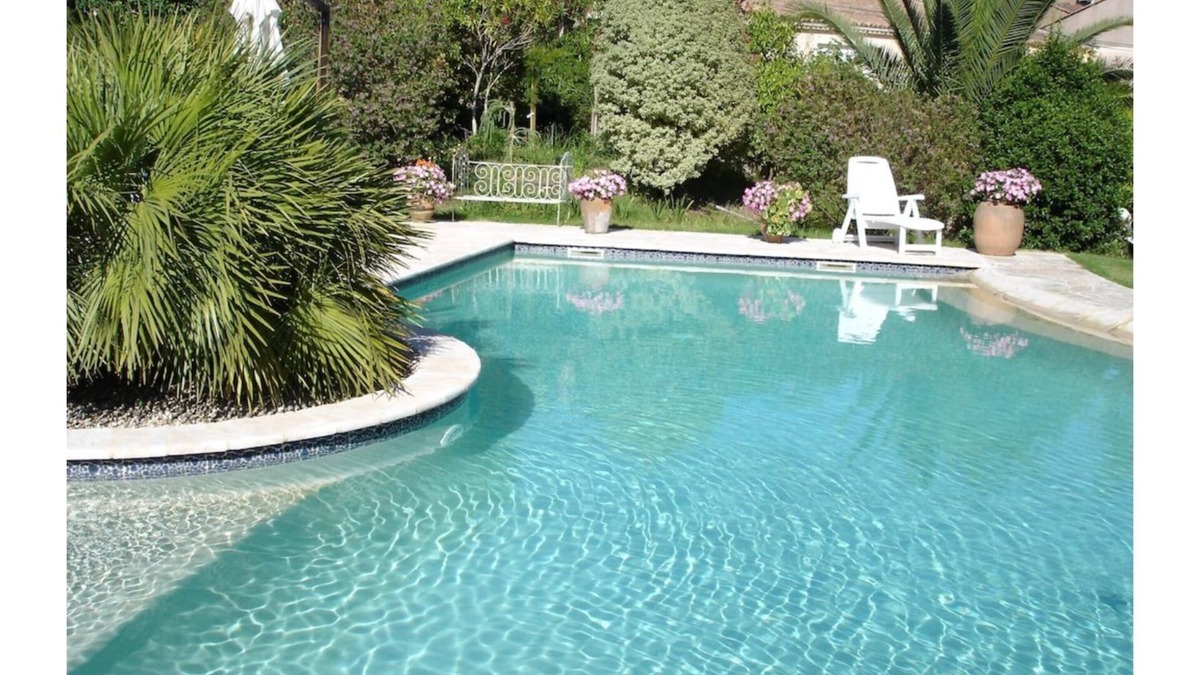 Bormes-Les-Mimosas Villa | Modern villa with swimming pool and private garden,