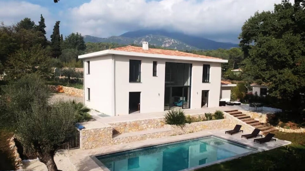 Le Collet Villa | Modern Villa With Pool Near Valbonne