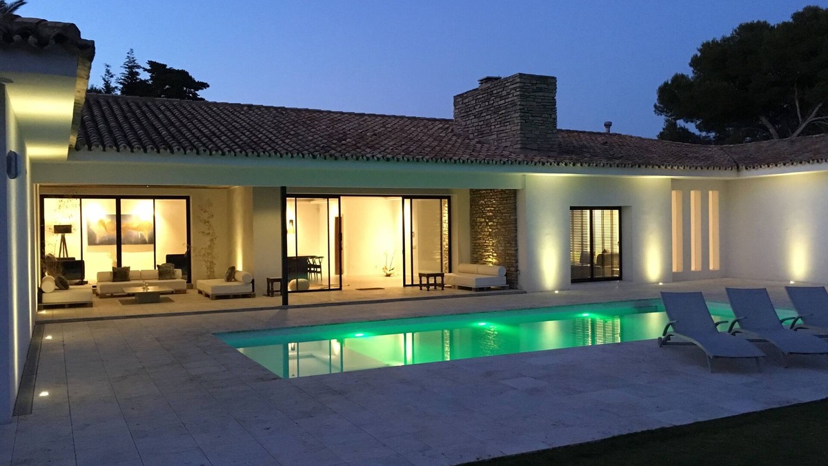Marbella Villa | Modern Villa in Marbella - Private Heated Pool, BBQ & Golf Views