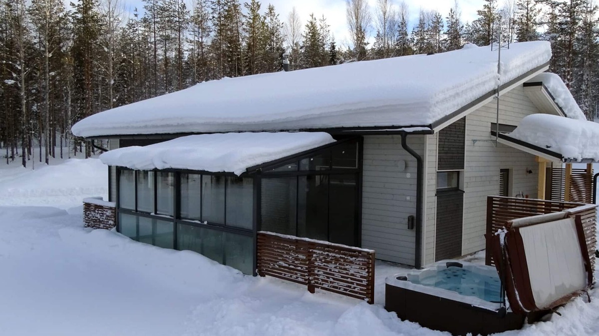 Sonka Cottage | Modern Villa Lumikko with outdoor hot tub.