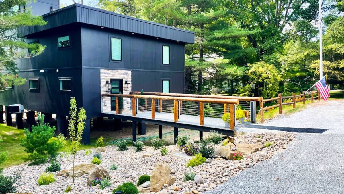 Keene Villa | Modern Villa nestled along the Tuscarawas River