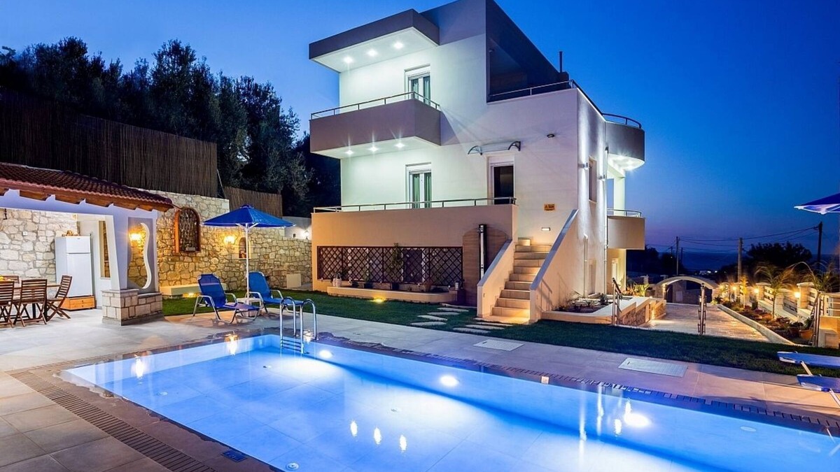 Xiro Chorio Villa | Modern Villa set in a Natural Area - Mountain & Sea Views, A/C, Private Pool, 10mins from Rethymno!