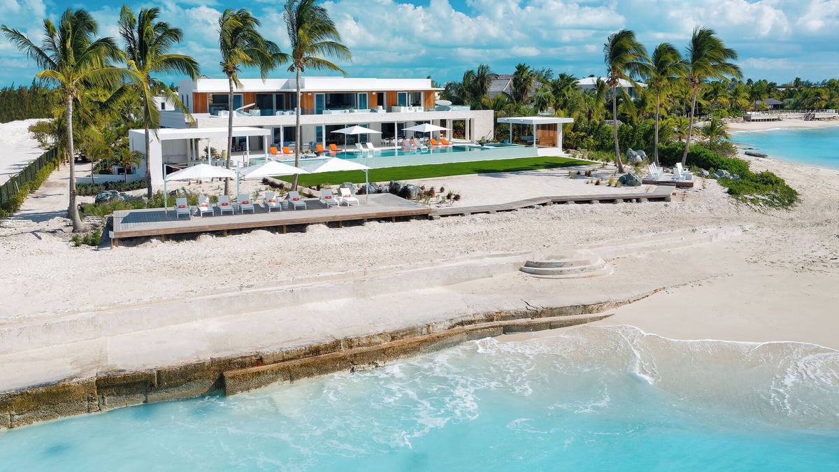 Leeward Settlement Villa | Modern Villa with Exceptional Pool in Turks and Caicos