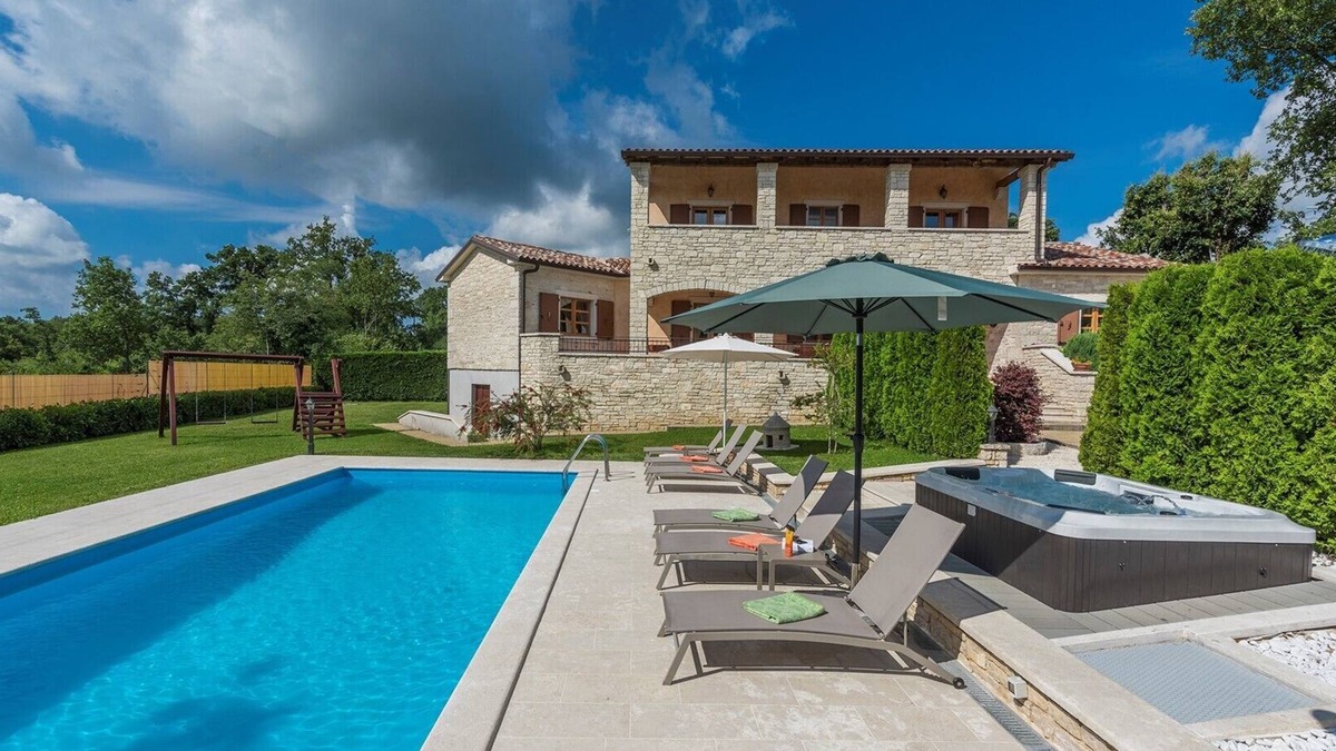 Kringa Villa | Modern Villa Vernier with Private Pool and Jacuzzi