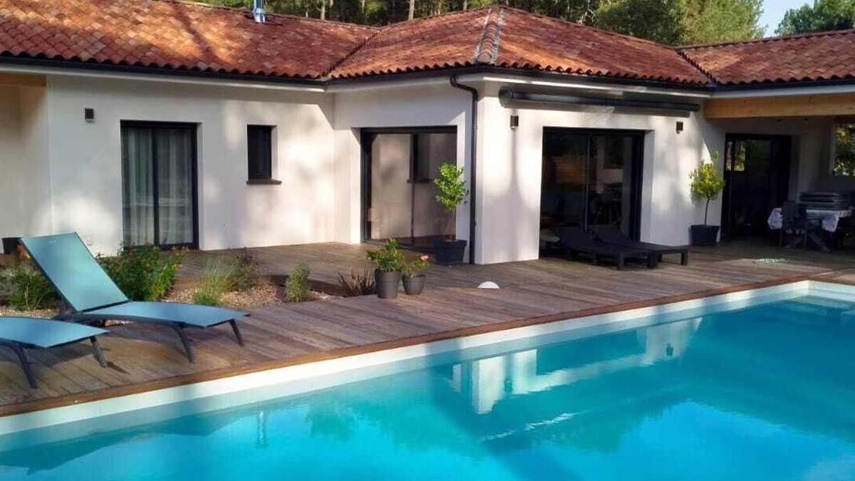 Onesse-et-Laharie Villa | Modern villa with pool near the ocean and forest edge