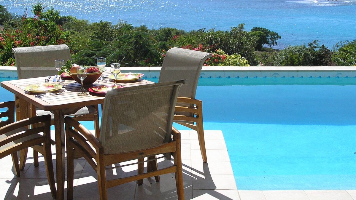 East End Village Villa | MODERN VILLA WITH POOL AND STUNING OCEAN VIEWS