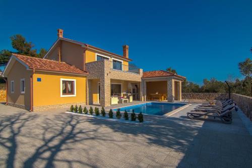 Pinezici Villa | Modern villa with pool, sea view, near the sea and the beach - by Traveler tourist agency Krk ID 2168