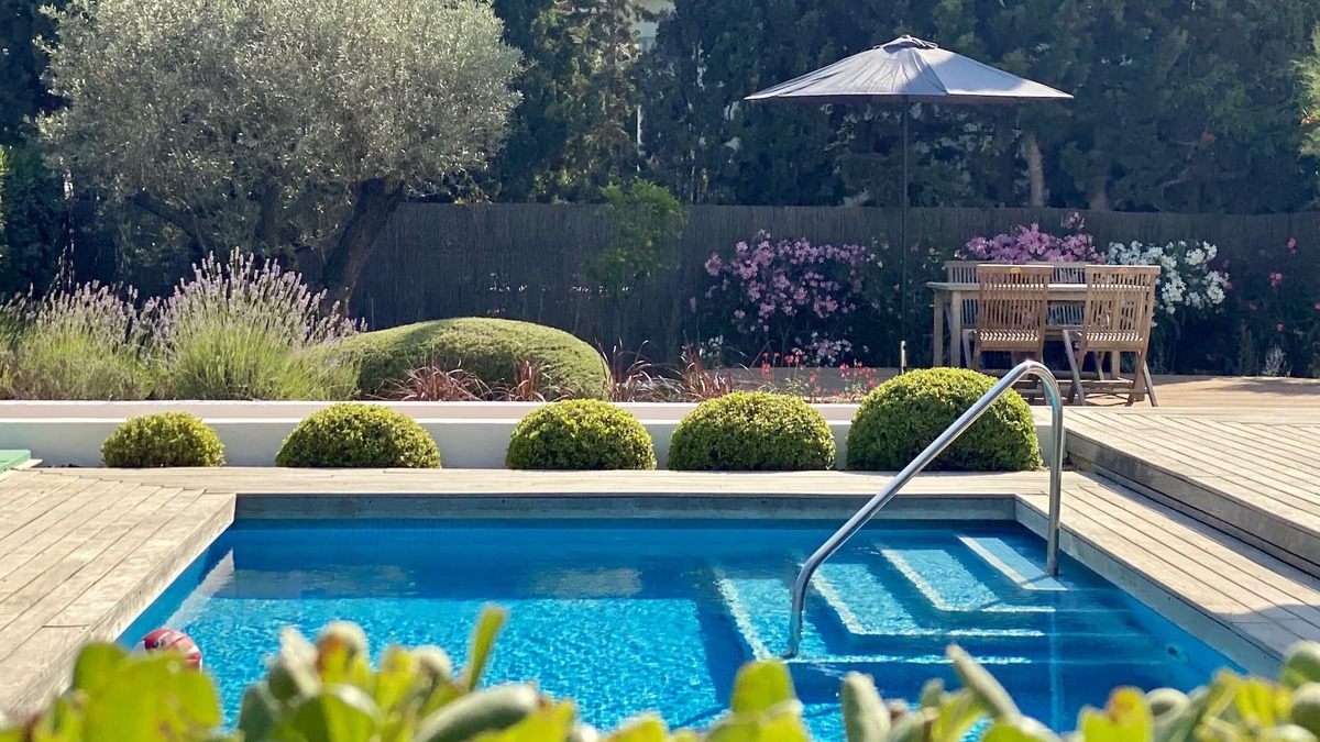 L'Escala Villa | Modern villa with private pool & garden, excellent location beach/historic.