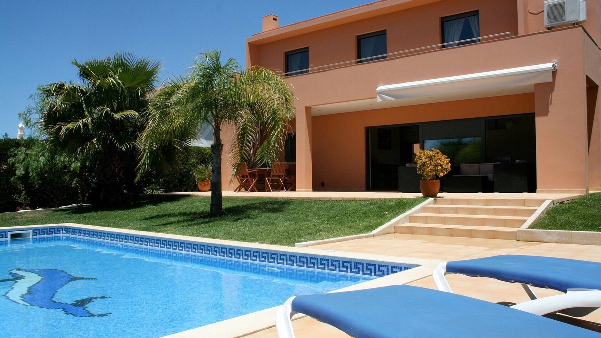 Ameijeira Villa | Modern Villa with Private Pool, 15 walk from Lagos Old Town