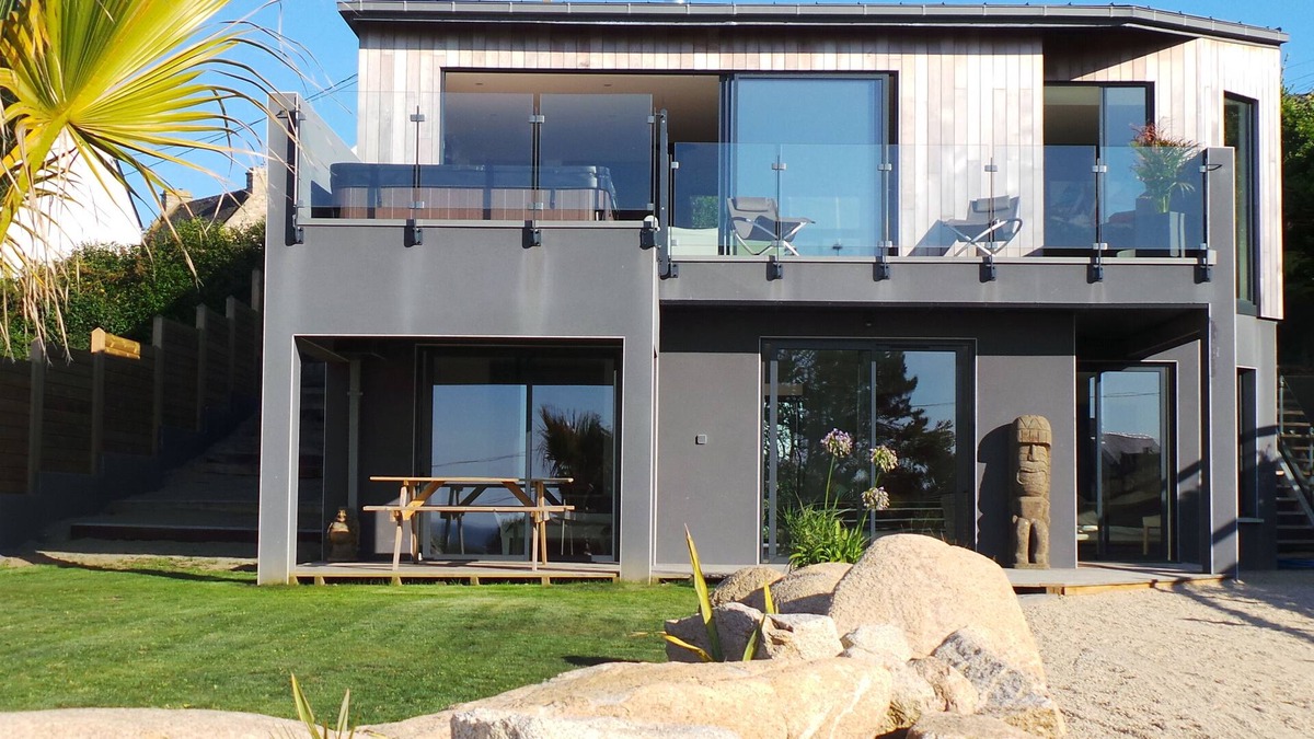 Plouarzel Villa | modern villa with spa and stunning views of the Iroise sea.