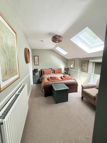 New Town Apartment | Modern Vintage Bliss near Calton Hill
