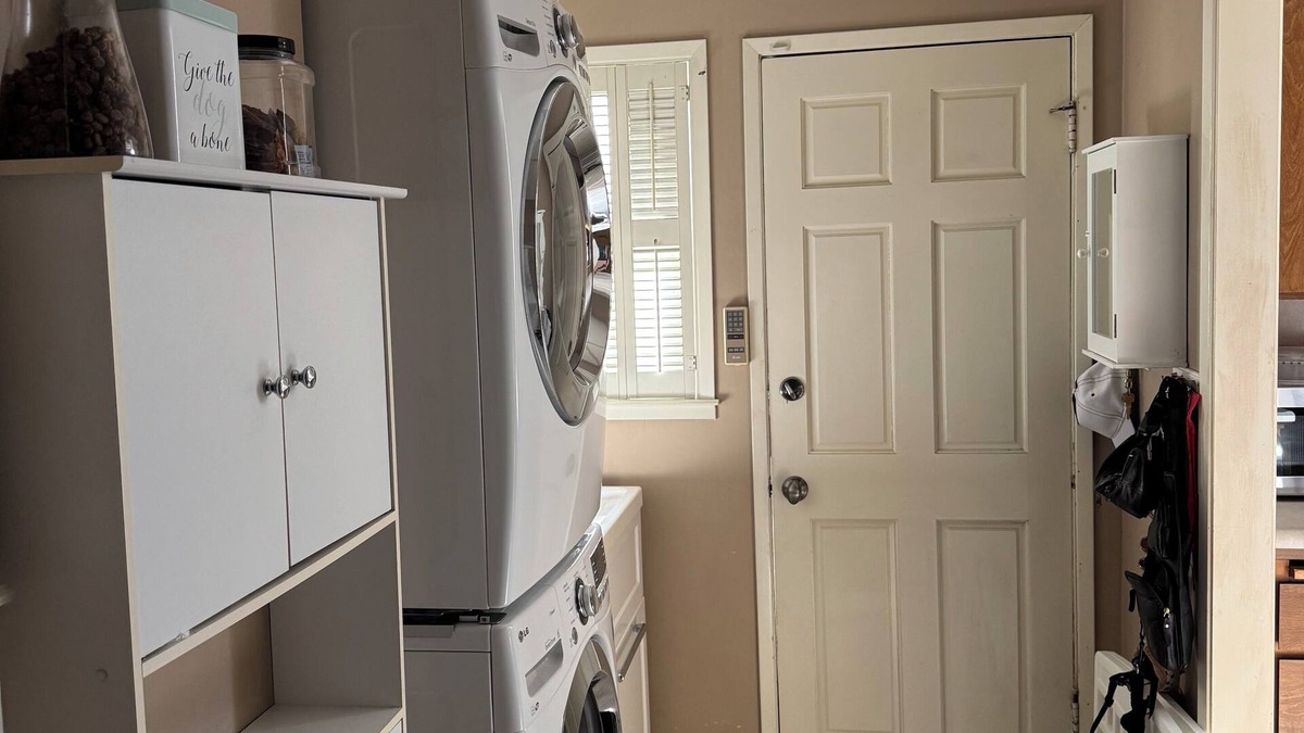 Stockton House | Modern Vintage Charm 2-bedroom house in wonderful Stockton with AC