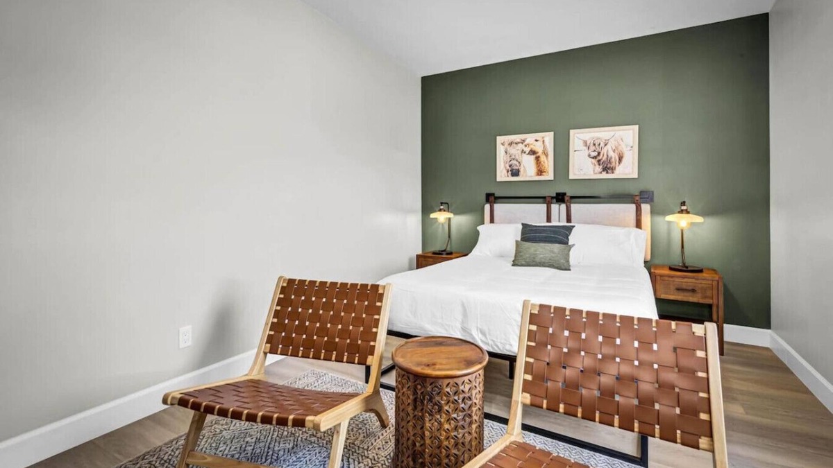 Vista Apartment | Modern Vista Getaway | Prime Downtown Location