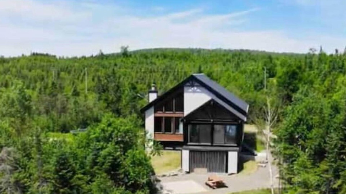 Portneuf Regional County Municipality Ski Chalet | Modern, warm and intimate chalet