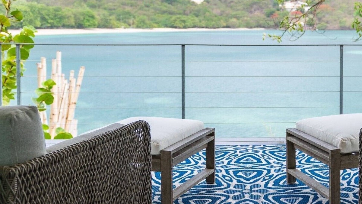 Morne Rouge House | Modern Waterfront Bungalow on the shore of Morne Rouge Bay