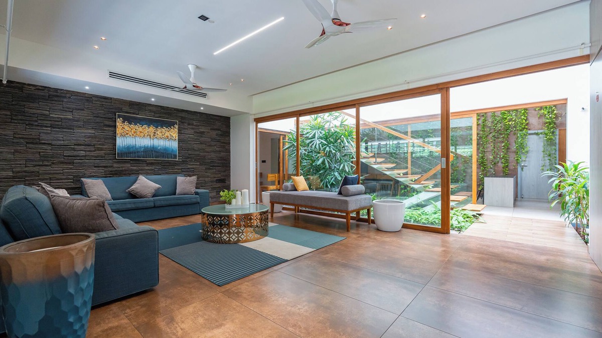 Neyyattinkara Villa | Modern Wedge House