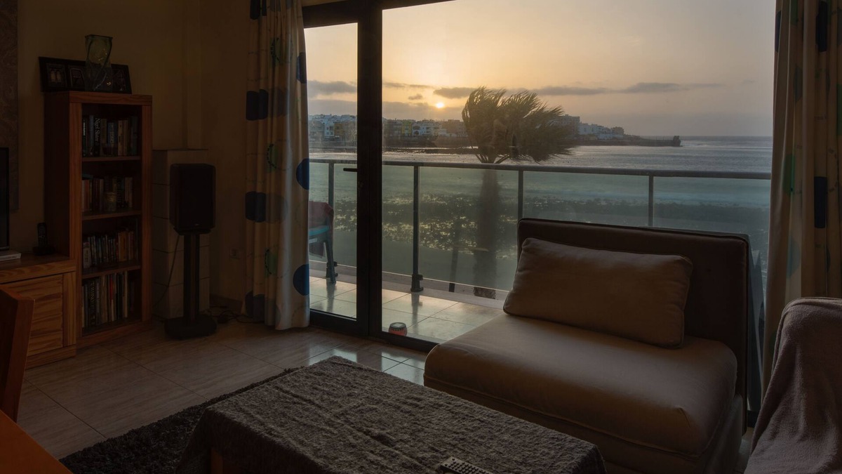 Playa de Arinaga Apartment | Modern well equipped apartment on the beach of Arinaga