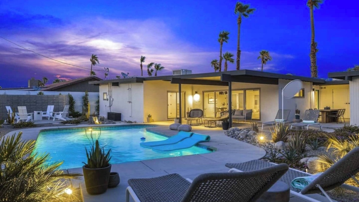 Racquet Club South House | Modern West PS - Welcome to Paradise!