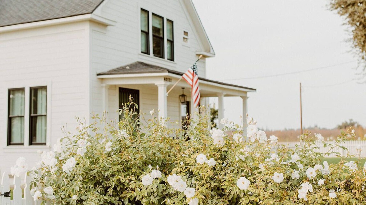 Kingsburg House | Modern White Farmhouse in Kingsburg
