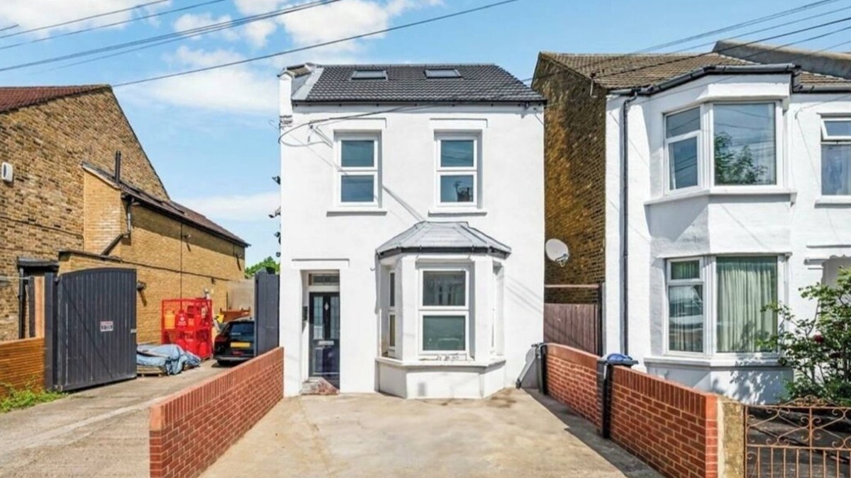 Victoria Junction Apartment | Modern Wimbledon apartment - 20 mins to central London