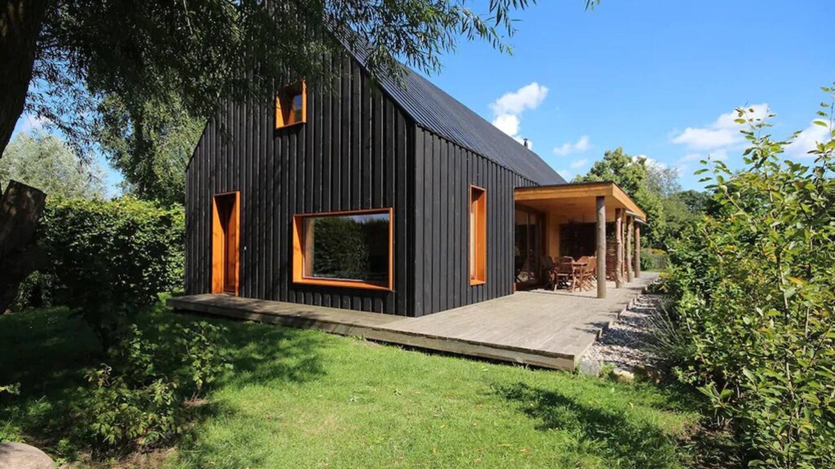 Loissin House | Modern wooden house on the Bodden with two apartments that can be combined