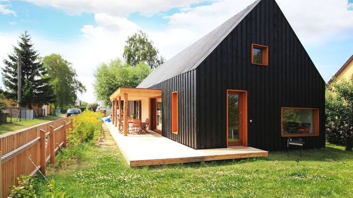 Loissin House | Modern wooden house on the Bodden with two apartments that can be combined