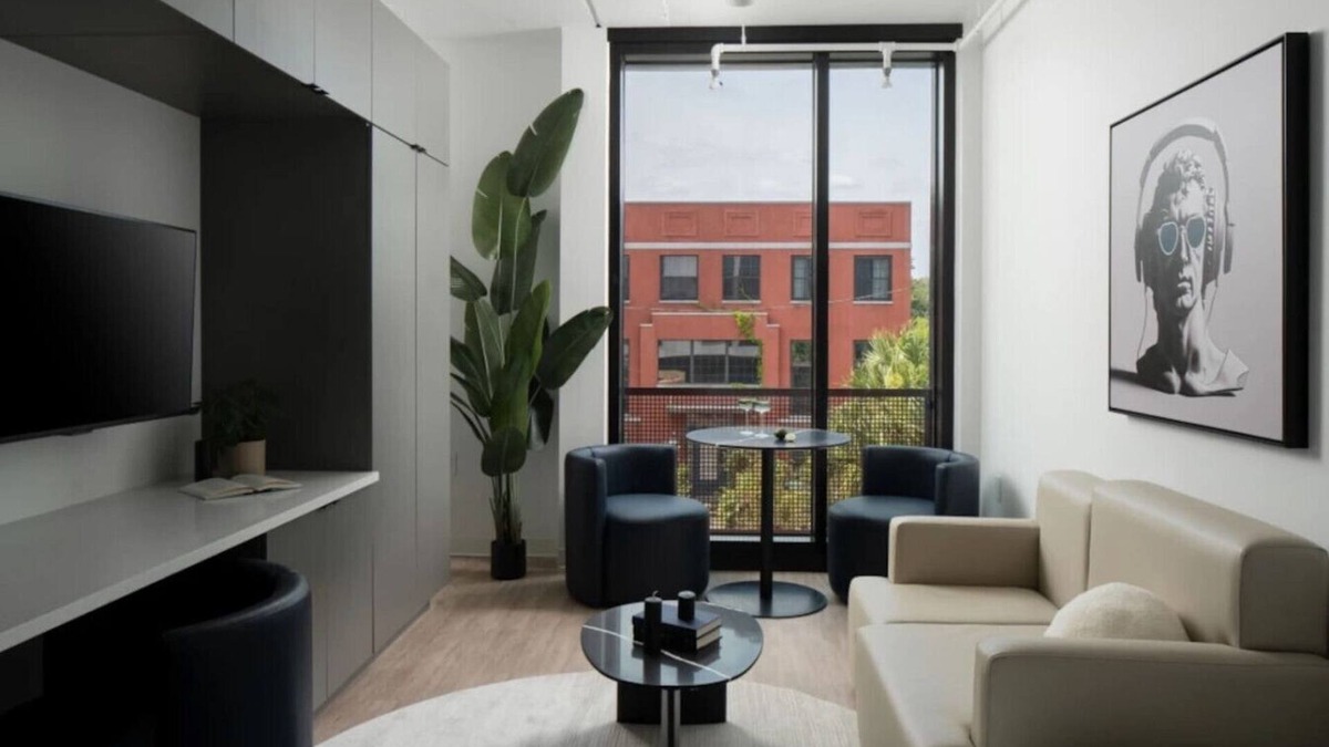 Historic Ybor Apartment | Modern Ybor 2BD | Free Parking | Mins to DT!