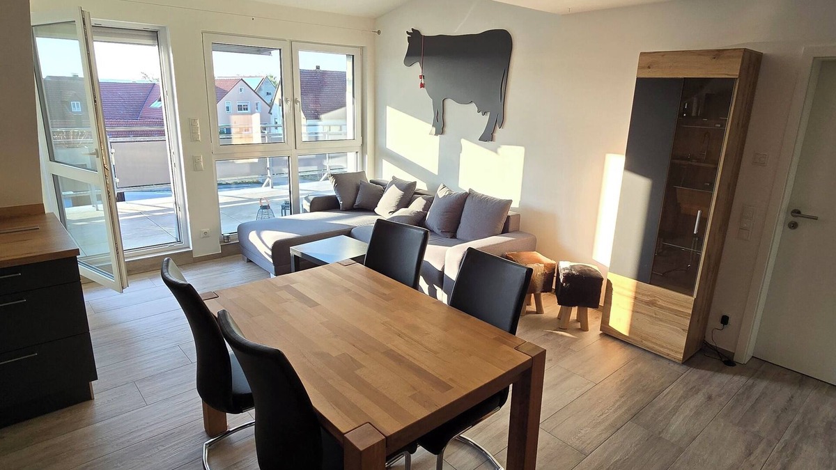 Gunzenhausen Apartment | Moderne 3 Zimmer Wohnung Panorama mit Großem Balkon für 4P. + Wifi und Parkplatz