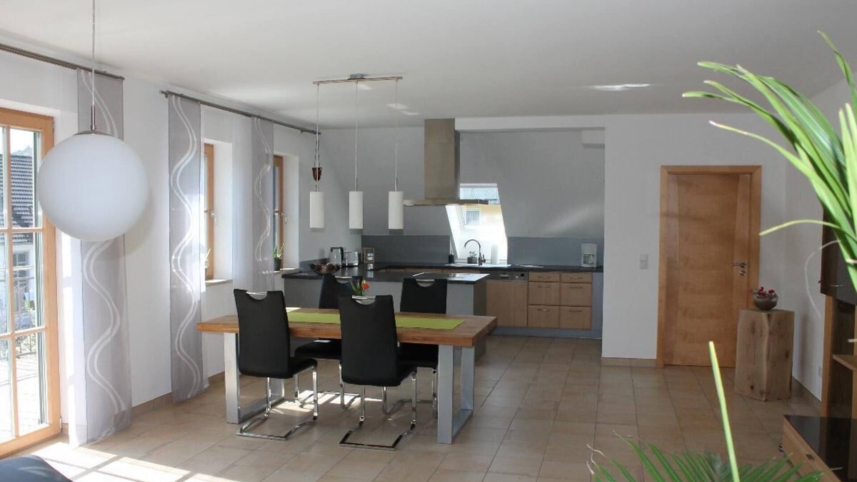 Essing Apartment | Moderne 75qm Ferienwohnung mit großem Balkon