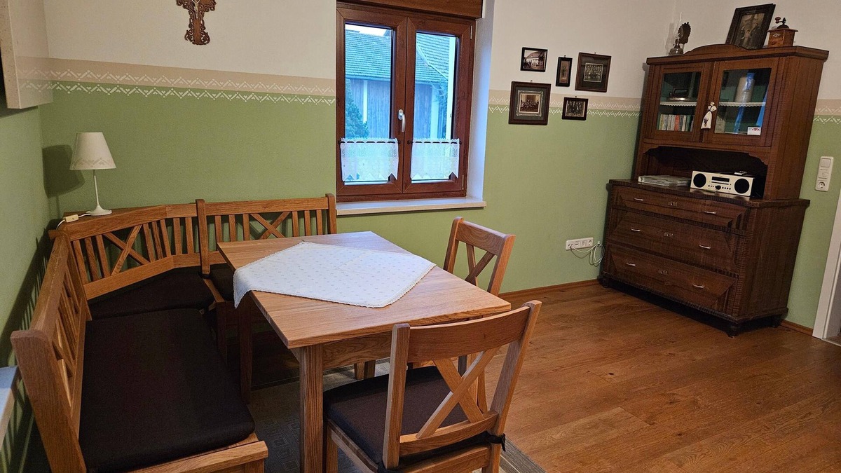 Nittenau Apartment | Moderne 80qm Ferienwohnung mit Terrasse für bis zu 4 Personen