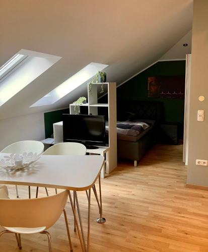 Mariaposching Apartment | Moderne Dachgeschosswohnung an der Donau