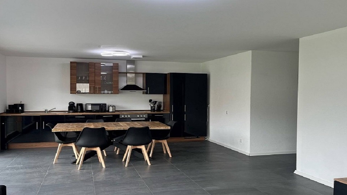 Singen Apartment | Moderne Ferienwohnung, Platz für 6 Gäste - 2 Schlaf-/Wohn-/badezimmer, Terrasse