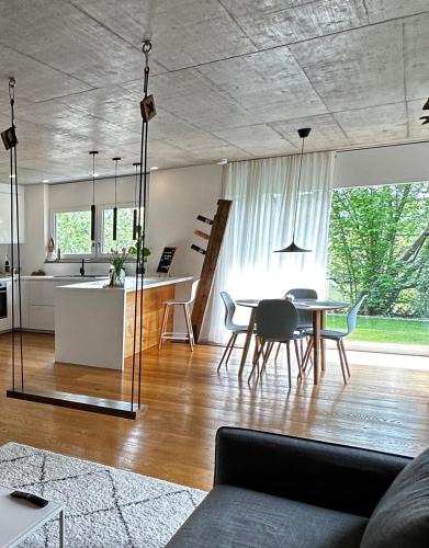 Waldshut-Tiengen House | Moderne Ferienwohnung Rhenum mit Wallbox