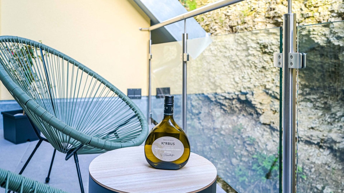 Retzbach Apartment | Moderne Helle Ferienwohnung mit Balkon