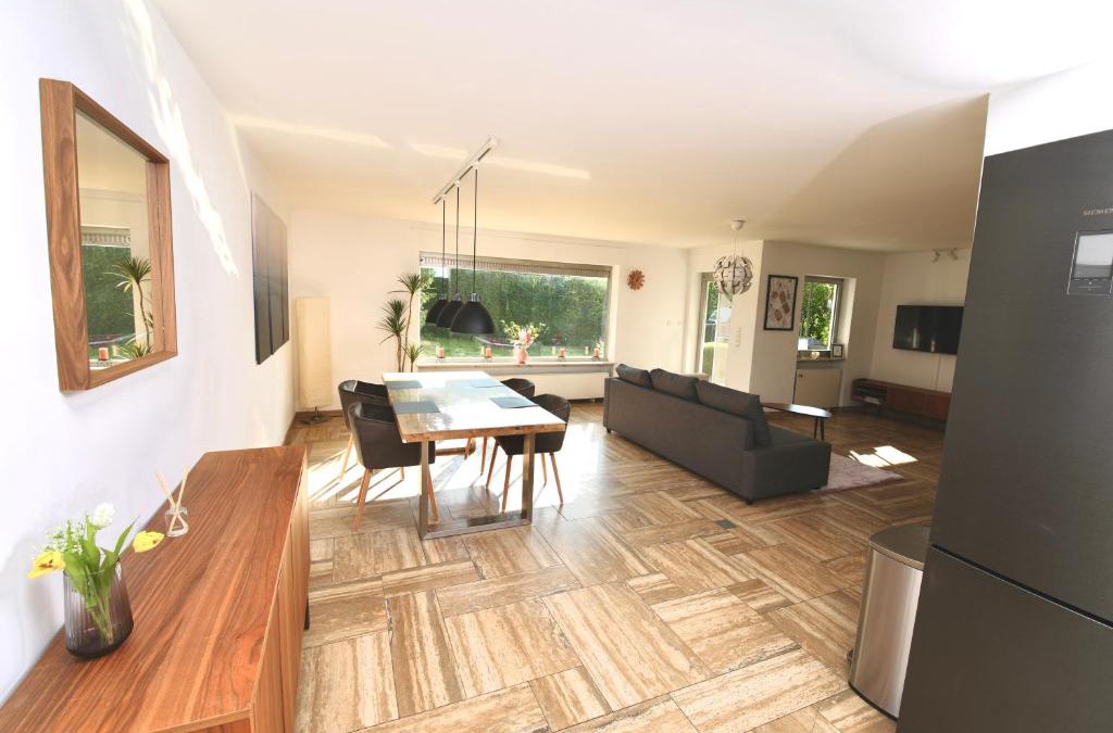 Hochwaldhausen Apartment | Moderne, herzliche und große Ferienwohnung mitten im Naturpark