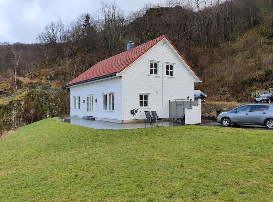 Flekkefjord House | Moderne hus med 5 soverom og 2 bad på Hidra