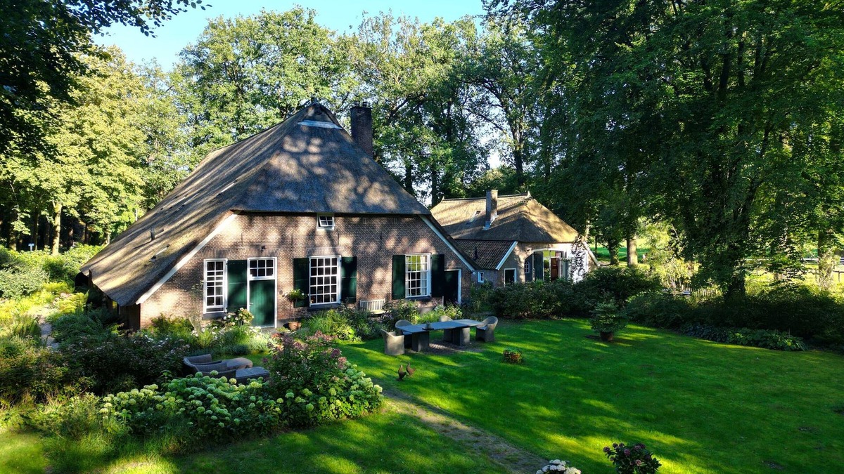 Heerde House | Moderne Loft in Rijksmonumentale Schuur op Prachtig Landgoed